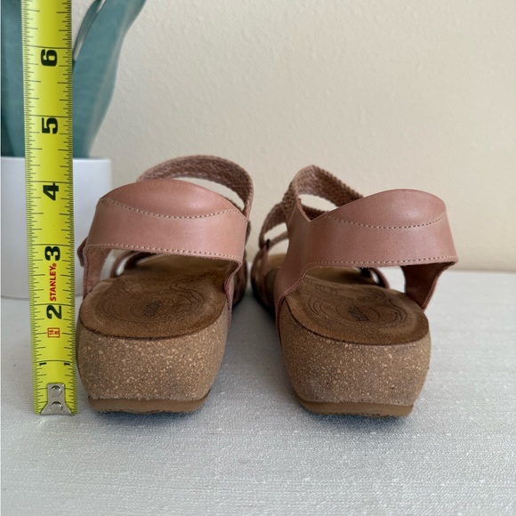New Taos Footwear Blush Leather Braid Strap Wedge Sandals - Picture 8 of 13